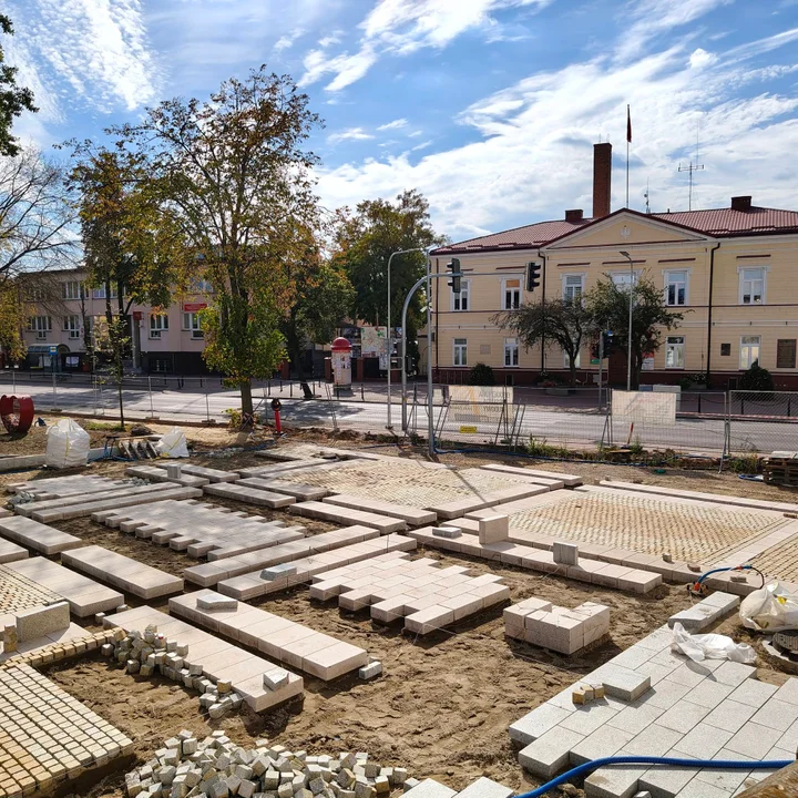 Remont placu Narutowicza: zamknięte ulice, granitowa kostka jest już układana - Zdjęcie główne