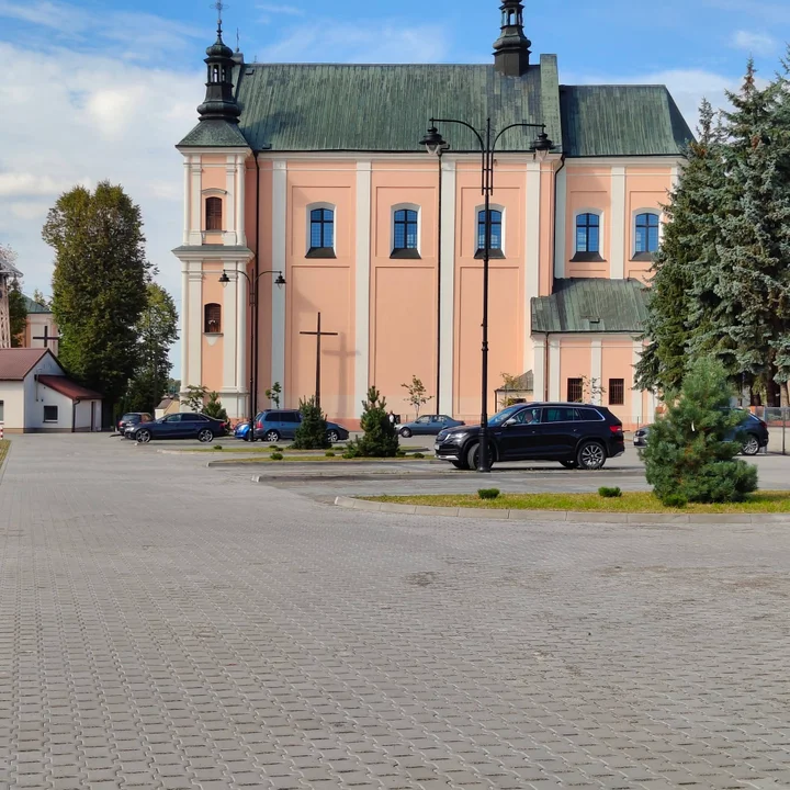 Parking przy kościele pw. Podwyższenia Krzyża Świętego już gotowy - Zdjęcie główne