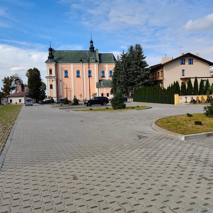 parking Parafia Podwyższenia Krzyża Św.