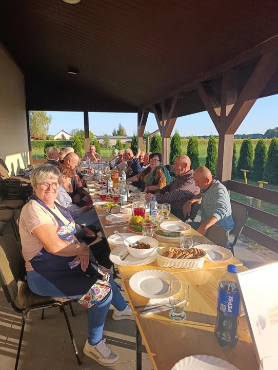 Seniorzy z Wólki Ciechomskiej pożegnali lato przy grillu - Zdjęcie główne