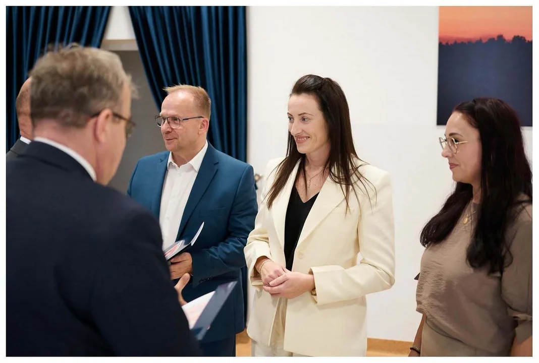Press – Wspólnota - Press-Server 2 – Pracownicy oświaty uhonorowani nagrodami